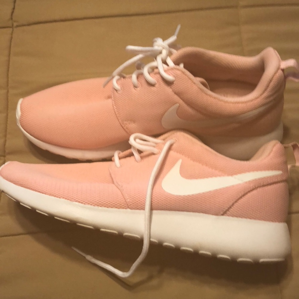 Nike tennis shoes